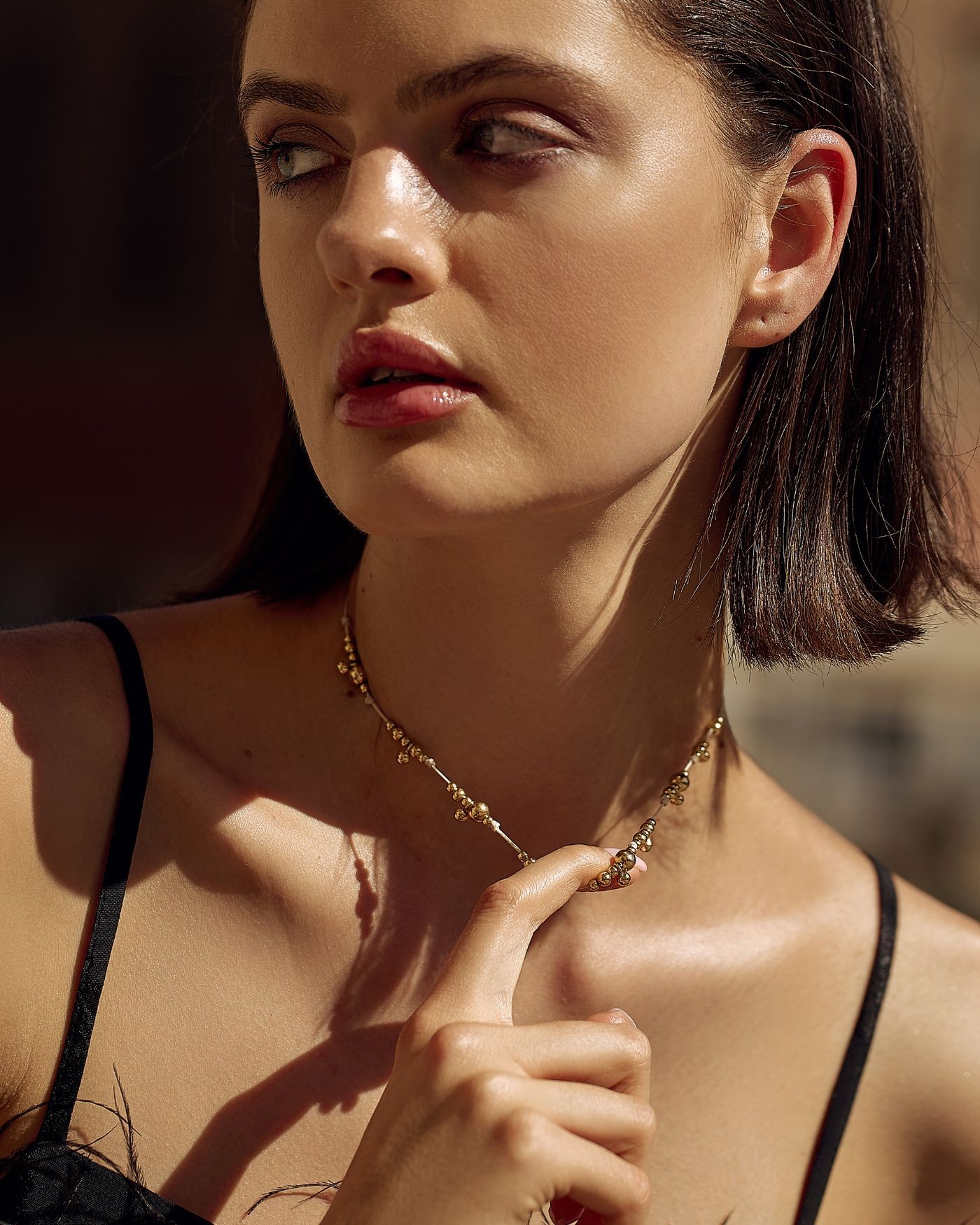 Halskette auf beiger Kordel mit vergoldeten Kugeln  - 1