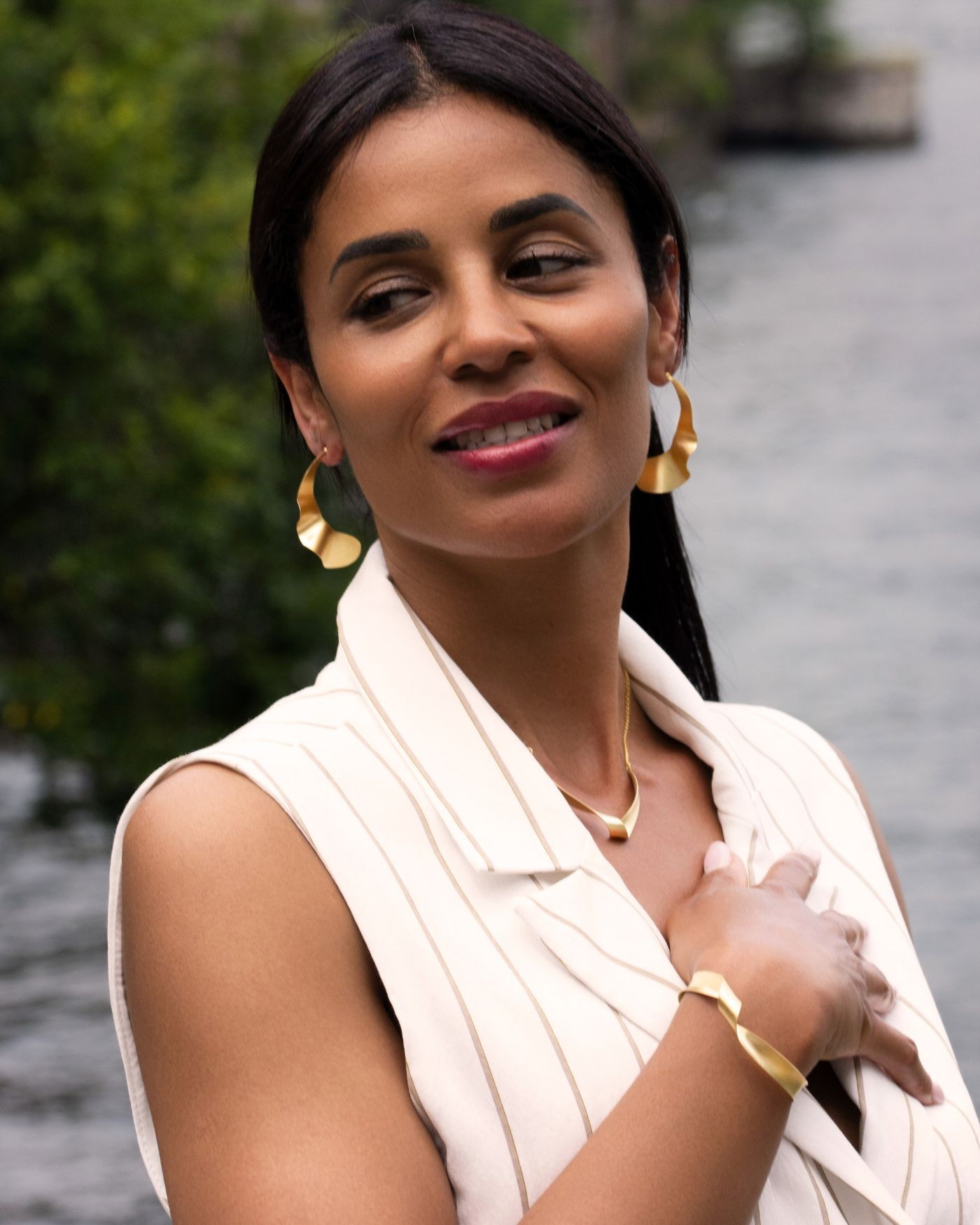 18k gold-gilded handsatinated Lumina necklace  - 2