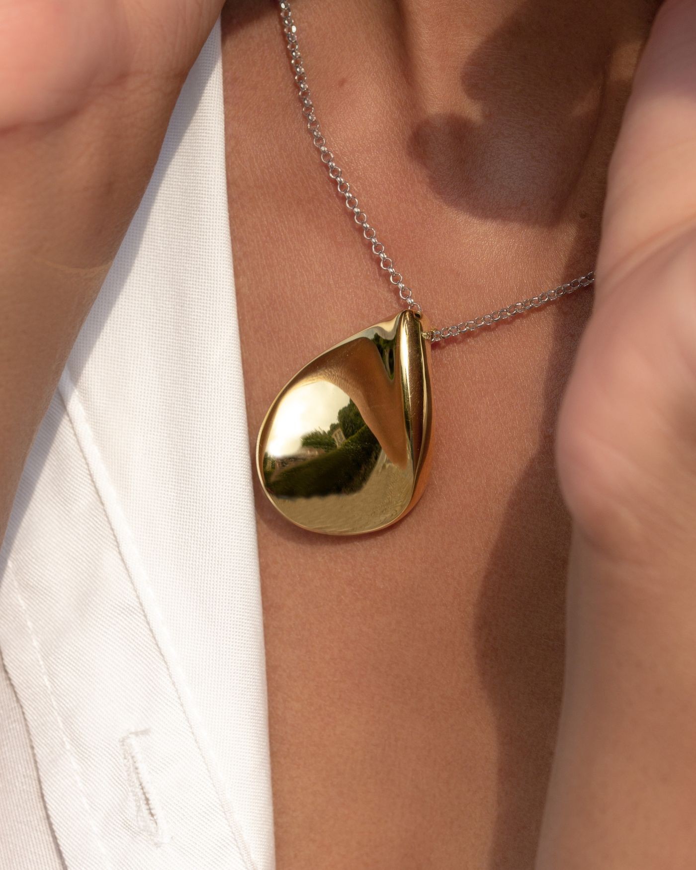 Electroformed rhodium-plated and 18K gold-gilded Pura Necklace  - 3